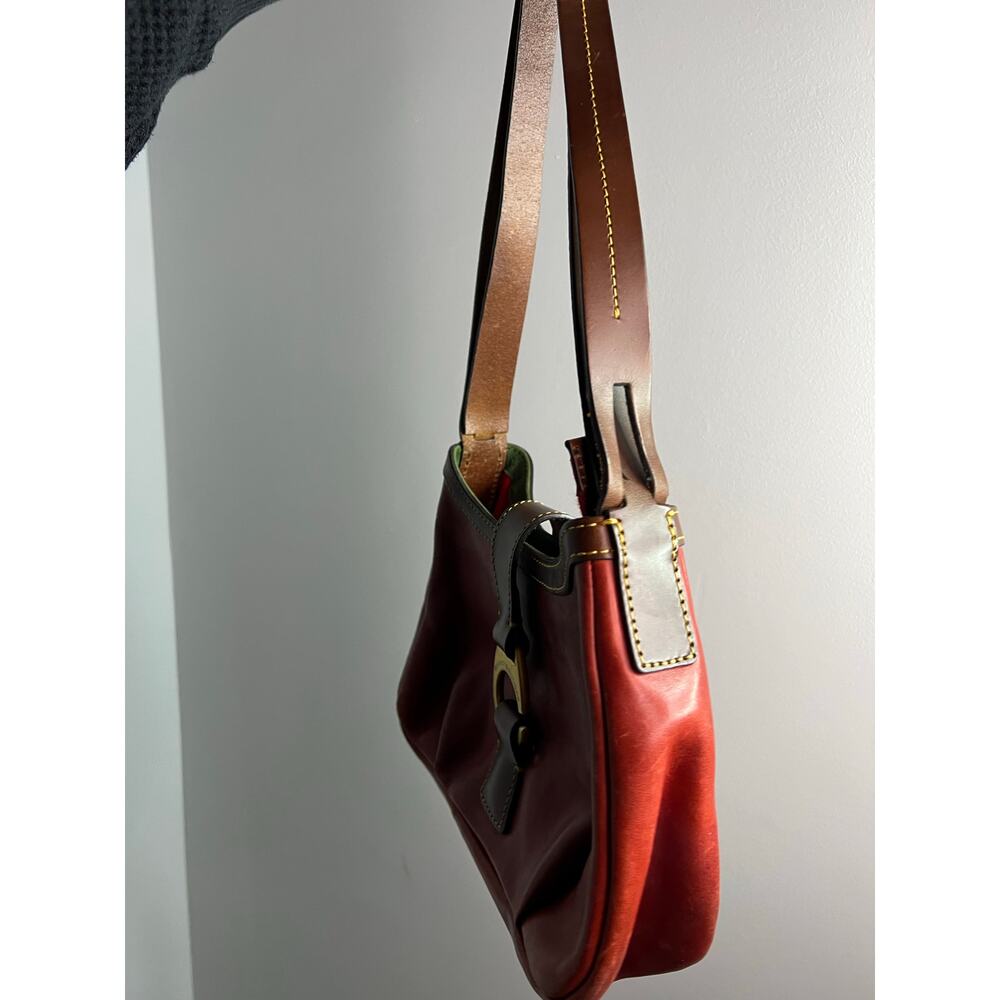 Dooney & Bourke red leather Derby shoulder bag. - Picture 2 of 6